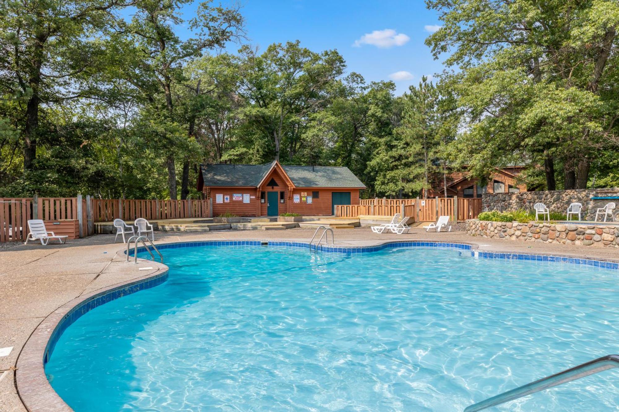 Causeway On Gull Resort Lake Shore Exterior photo
